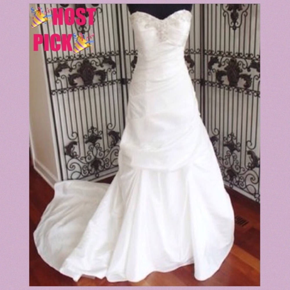 Casablanca The Diamond Collection White Wedding Gown With Train NWT - Picture 17 of 17